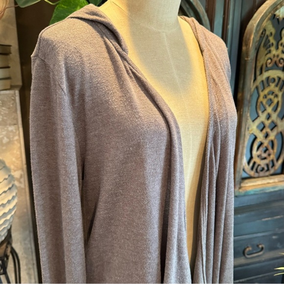 Umgee Taupe Brown asymmetric open front hooded cardigan with crochet lace cuffs - Picture 10 of 14